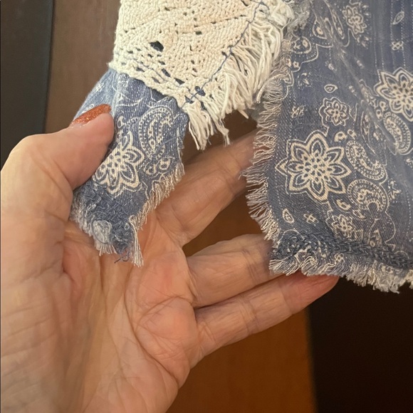 NWOT Oli & Hali Blue & White Mixed Media Lace, Crochet, Denim Patchwork Shirt - Picture 8 of 11